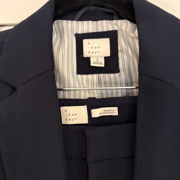 A New Day-Navy Blue Suit Jacket Size 6 Pants Size 8 - Picture 2 of 5